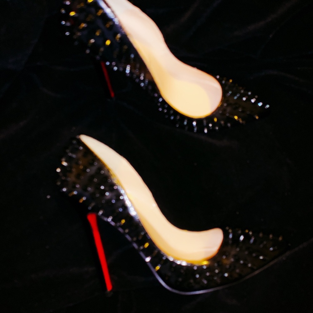 Christian Louboutin studded patent leather pumps - Picture 3 of 7